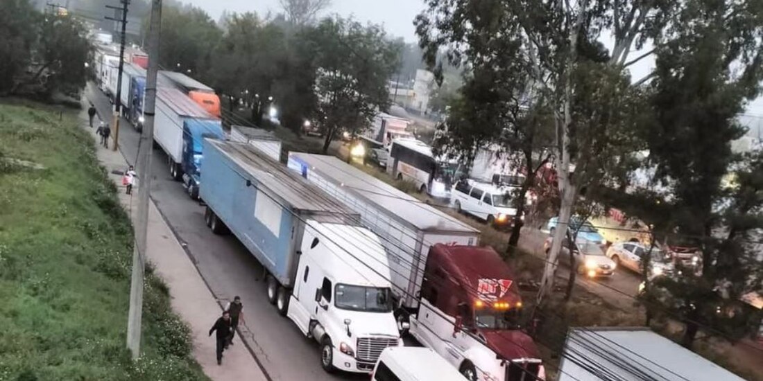 Carga vehicular en la México-Querétaro es generada por tráileres, afirma CAPUFE.