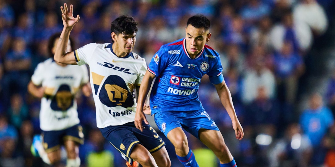 Robert Morales y Charly Rodríguez en una jugada durante el partido.