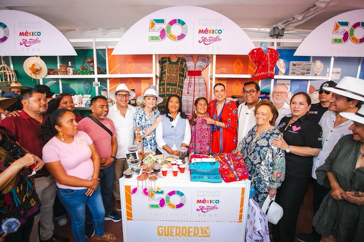 Artesanos de más de 15 entidades federativas comercializan sus productos en el marco de las actividades previas al Tianguis Turístico 2026.