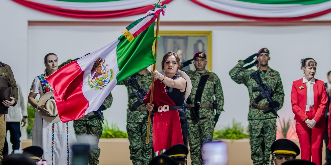 La alcaldesa de Uruapan, Grecia Quiroz, durante la ceremonia del Grito de Independencia, el 15 de septiembre de 2026.