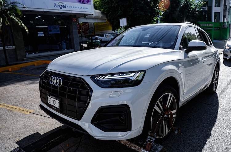 La unidad en la que circulaban los legisladores Sergio Torres y Elizabeth Montoya al momento del ataque armado.