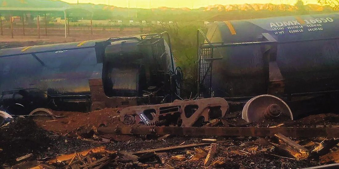 Vagones de la empresa Ferromex, descarrilados ayer en Nogales, Sonora.