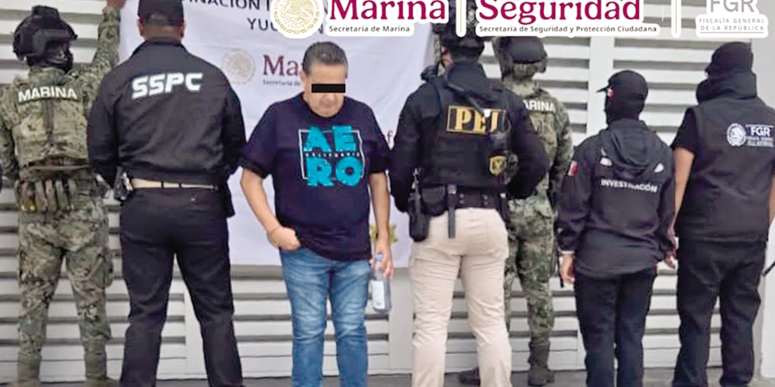 Autoridades federales presentan al objetivo detenido en Yucatán, ayer.