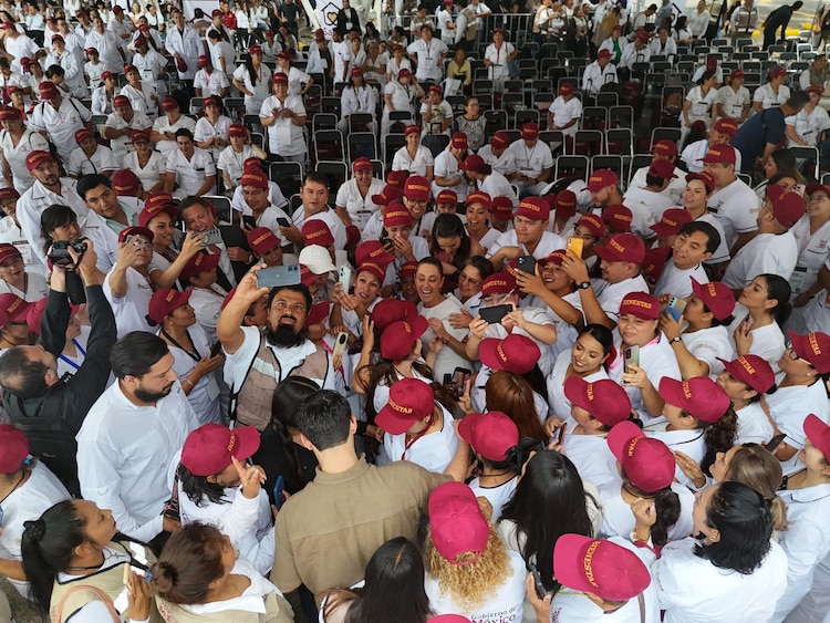 Claudia Sheinbaum reconoce a facilitadores de salud como pilares del nuevo modelo médico.