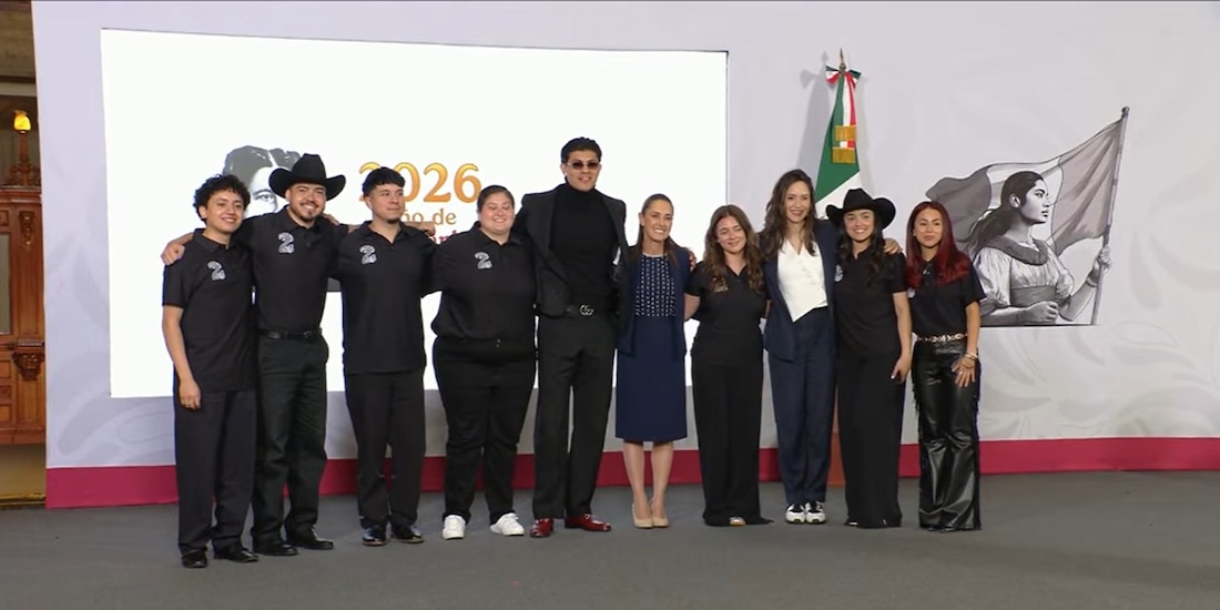 La Presidenta Claudia Sheinbaum junto a los jóvenes participantes y El Bogueto.