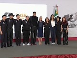 La Presidenta Claudia Sheinbaum junto a los jóvenes participantes y El Bogueto.