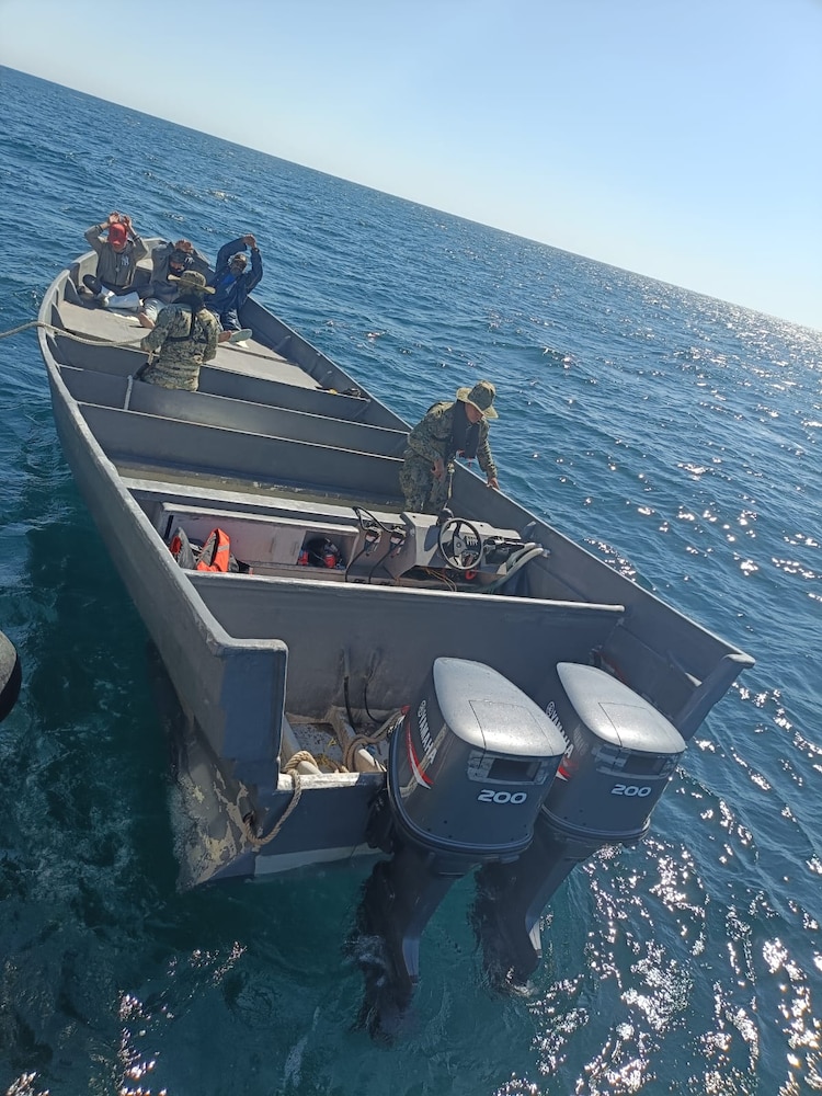 La acción se derivó de recorridos de vigilancia aérea y marítima que efectuaron elementos