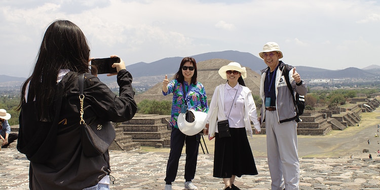 Turistas de distintos países, entre estos Colombia, Alemania, Brasil y Vietnam, se dieron cita desde temprano, pero demoraron en darles el acceso. Después de horas sin saber si podrían ingresar, disfrutaron de su estancia en el sitio Patrimonio de la Humanidad.