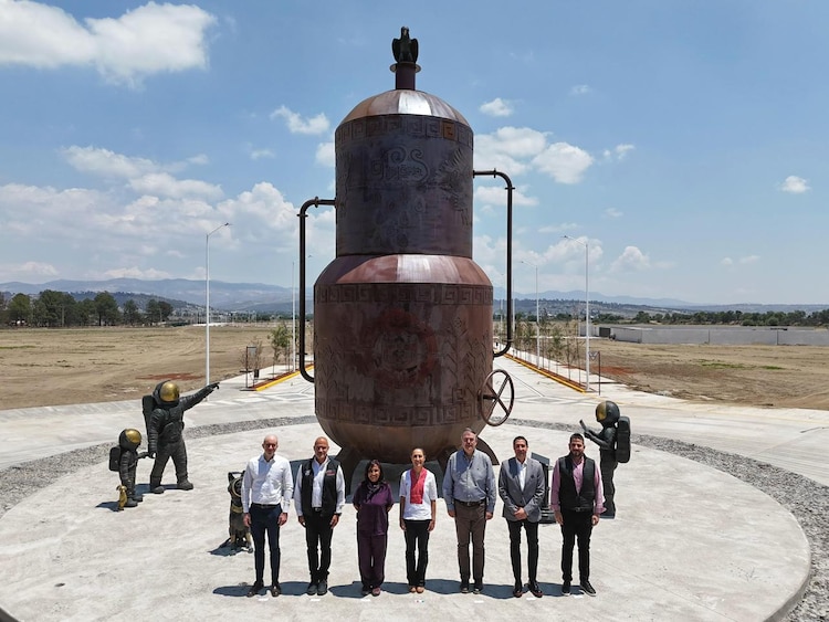La Presidenta Claudia Sheinbaum encabeza el corte de listón del primer PODECOBI en Huamantla, Tlaxcala.