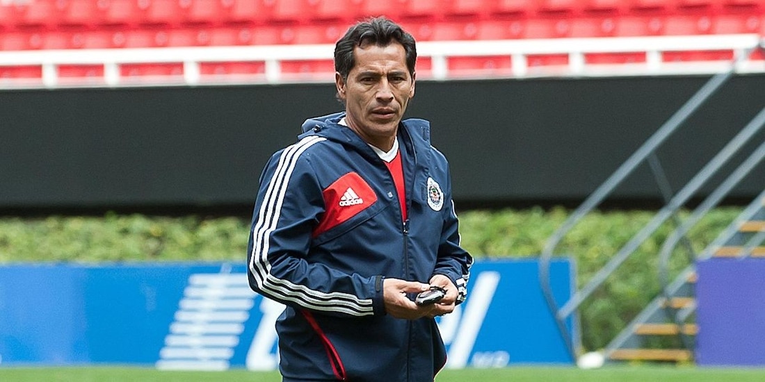 El Maestro, en un entrenamiento cuando dirigía a Chivas, en 2013.