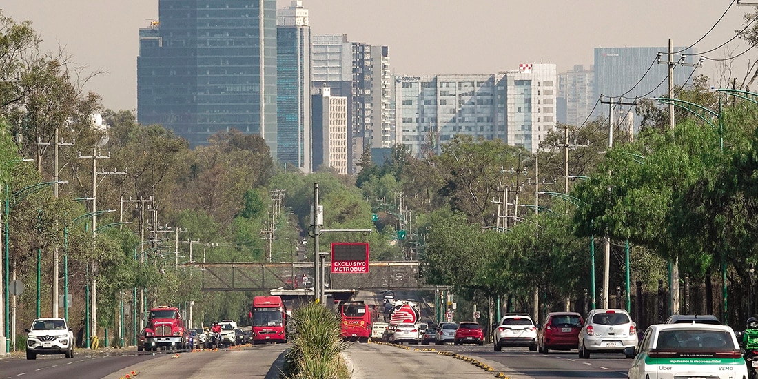 Panorámica de la Ciudad de México durante la contaminación por ozono, ayer.