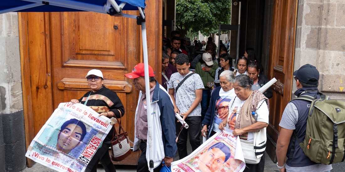 Madres y padres buscadores de los 43 normalistas de Ayotzinapa desaparecidos