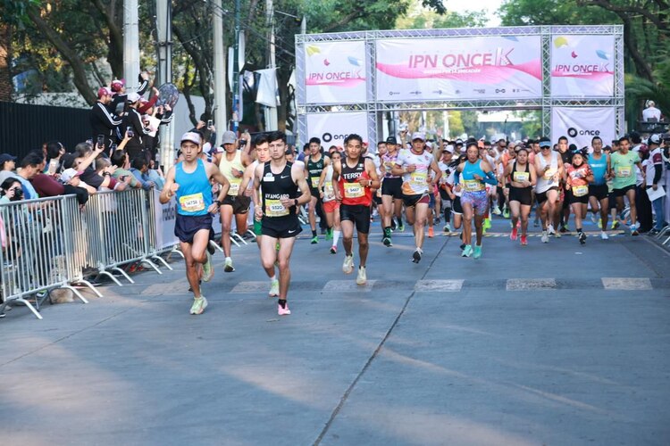 El espíritu deportivo se destacó con la participación de más de 22 mil corredores en la Carrera IPN Once K 2024, "Muévete por la educación".