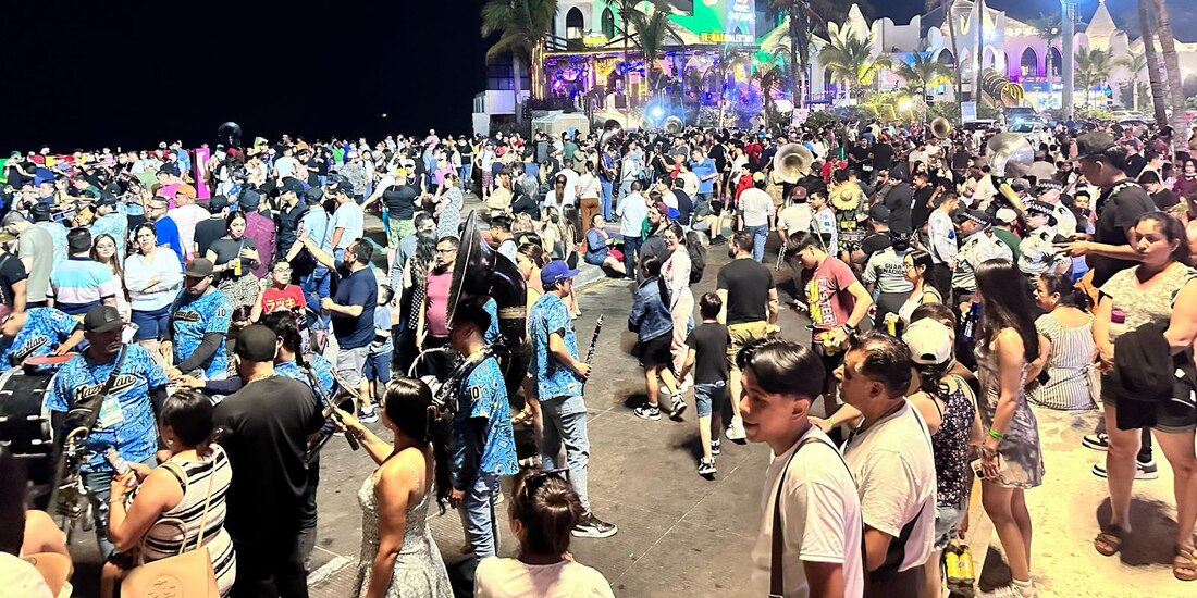 Turistas disfrutando la Semana Santa.