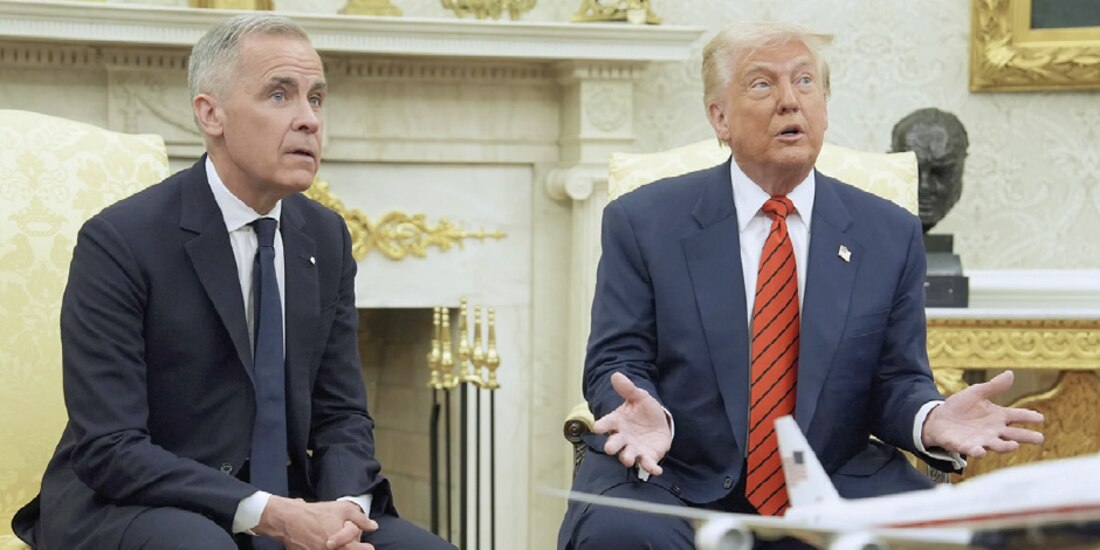 El presidente de Estados Unidos, Donald Trump, se reúne con el primer ministro canadiense, Mark Carney, en la Oficina Oval, ayer.