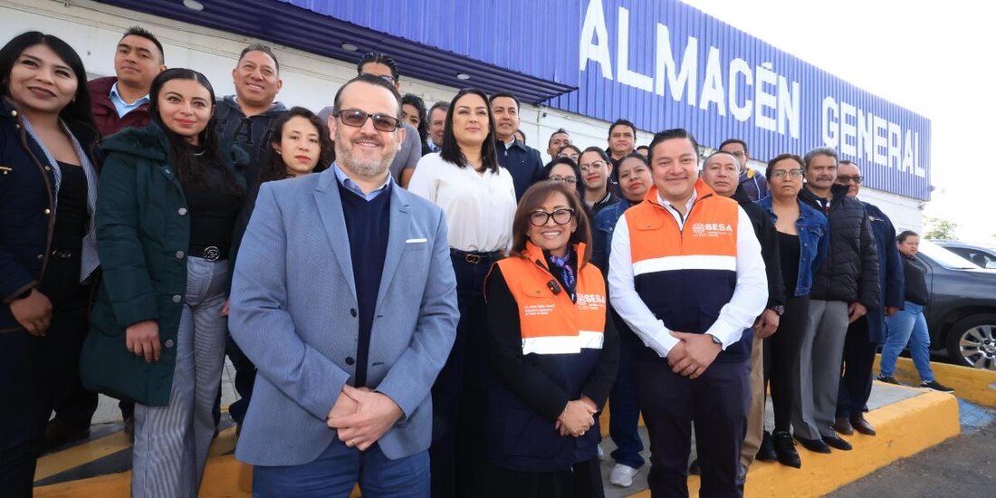 Lorena Cuéllar entrega medicamento y equipo médico a sector salud de Tlaxcala.