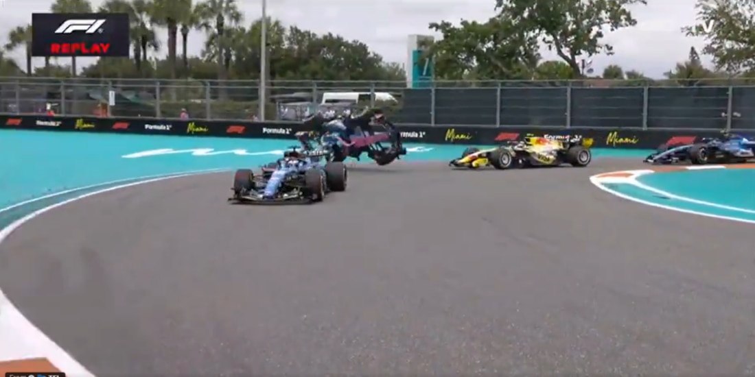 El monoplaza de Pierre Gasly durante el choque.