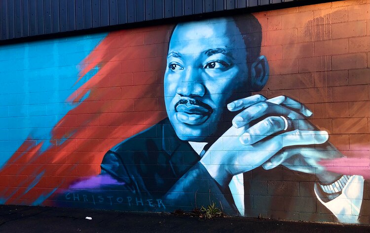 Un mural de arte urbano en honor a Martin Luther King.