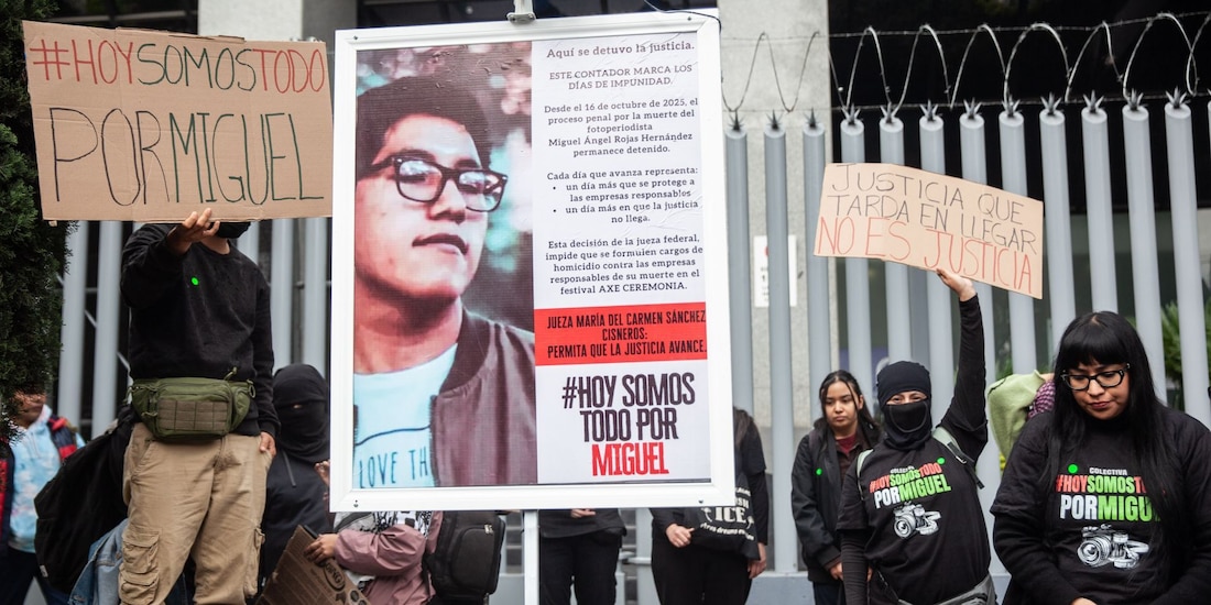 Fotografía de archivo de una protesta para exigir justicia por Miguel Rojas, fotoperiodista fallecido en AXE Ceremonia.