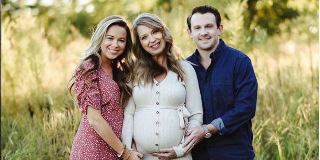 Mujer está embaraza de su nieto