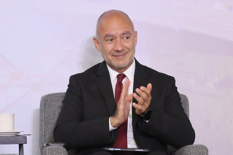 Jesús Esteva Medina, titular de la SICT, encabeza la presentación del plan de infraestructura ante el Colegio de Ingenieros Civiles de México.