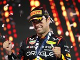 Checo Pérez celebra tras su victoria en el Gran Premio de Arabia Saudita de F1.