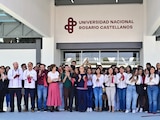 En la imagen, junto a los jóvenes, la Presidenta Claudia Sheinbaum y la Gobernadora Delfina Gómez.