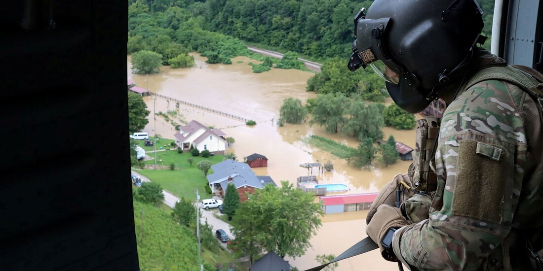 Inundaciones en Kentucky han cobrado la vida de 26 personas, informó el gobernador del estado este domingo.