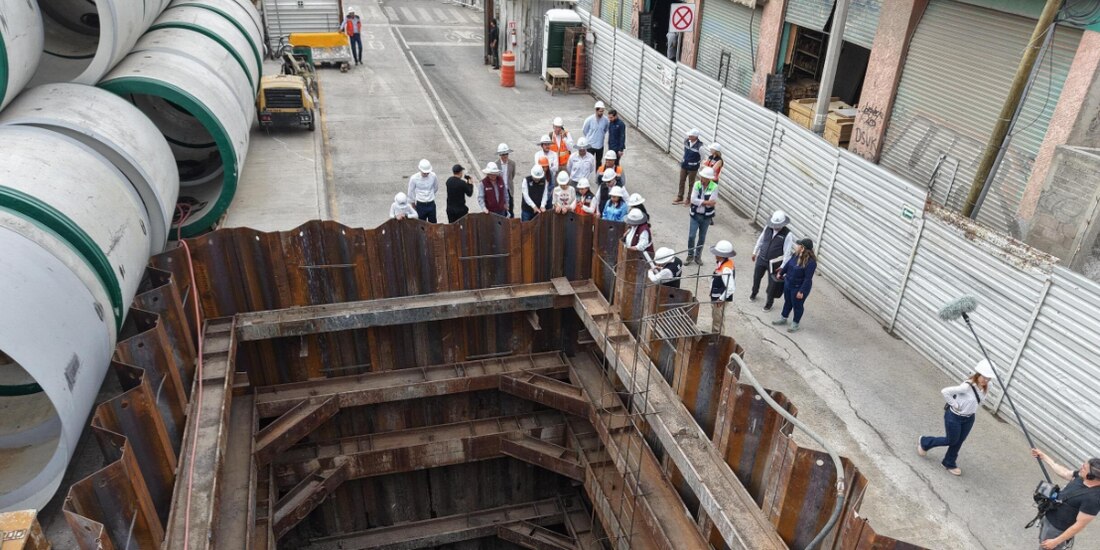 La presidenta Claudia Sheinbaum realizó un recorrido de supervisión por las obras del colector de Chalco, el 5 de mayo.
