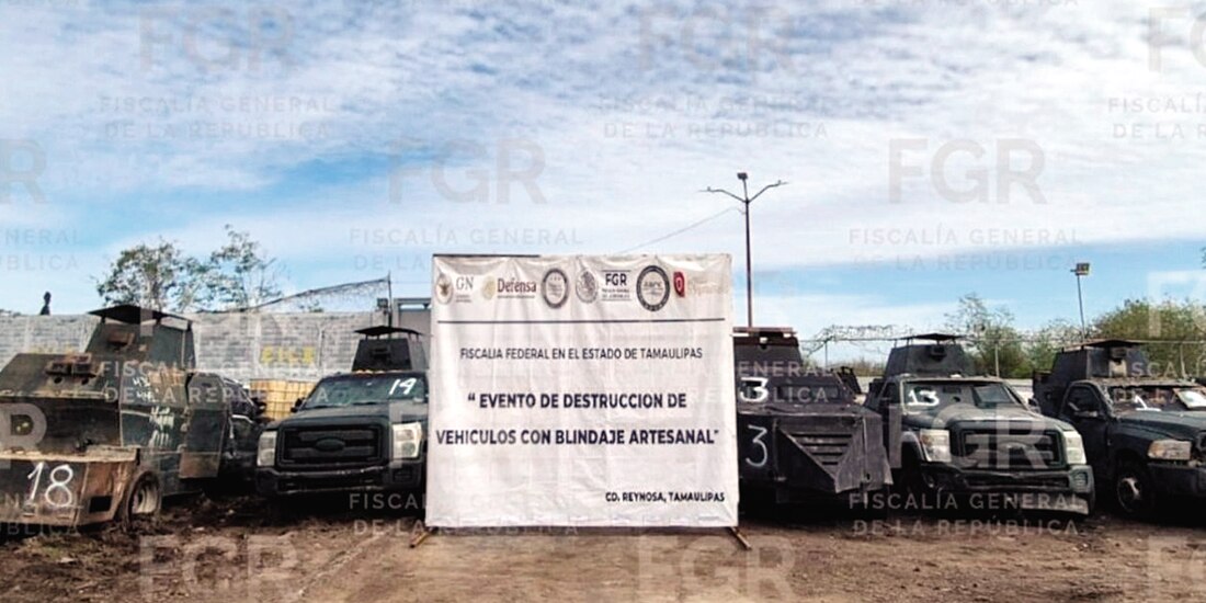 Aspecto de los vehículos blindados destruidos ayer por la FGJ de Tamaulipas