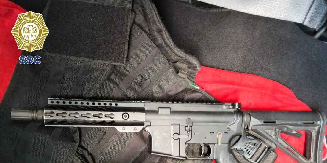 Arma decomisada a los presuntos delincuentes.