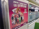 Cartel de la campaña contra la extorsión que se difundió en el Metro, en 2025.