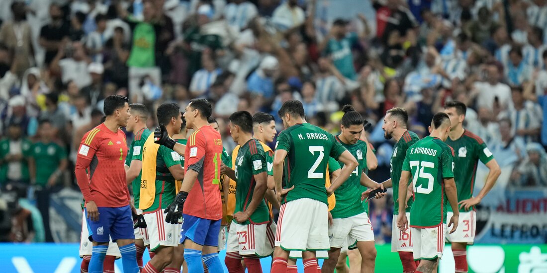 Futbolistas de la Selección Mexicana, después de su derrota contra Argentina en la segunda jornada de la Copa del Mundo Qatar 2022.