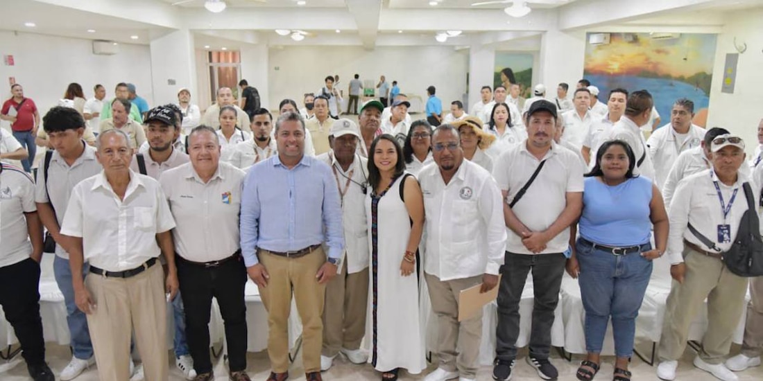 La senadora con licencia Beatriz Mojica Morga dialogó con los asesores de hospedaje para diseñar un plan de desarrollo social urbano.