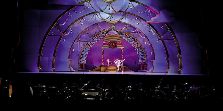 Los bailarines, al ensayar la Danza del Hada del Azúcar.