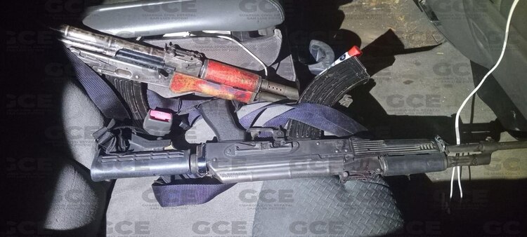 Agentes de la Guardia Civil Estatal aseguraron un arsenal y vehículos blindados tras un enfrentamiento en Aquismón.