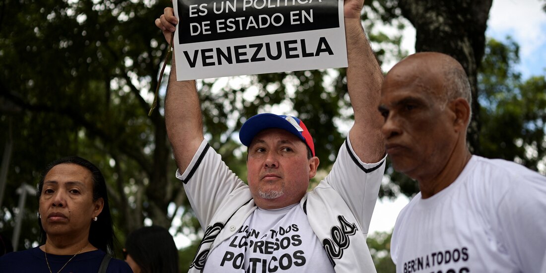 Disidentes venezolanos protestan contra la persecución y la represión del régimen en Caracas la semana pasada.