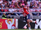 Ángel Sepúlveda en acción en el duelo de pretemporada entre Chivas e Irapuato.