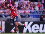 Ángel Sepúlveda en acción en el duelo de pretemporada entre Chivas e Irapuato.