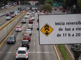 Entró en funcionamiento el carril reversible del Circuito Interior, el cual funcionará de la Raza a Benjamín Franklin, este es un opción para los conductores que quieran evitar el tráfico de la zona de Marina Nacional, Polanco, ya que se pueden incorporar hasta pasando la calle de Lieja, a la altura del metro Chapultepec. Por las mañas funcionará de las 6 a las 9 hrs, en las tardes irá de Marina Nacional con dirección a la Raza, con un horario de las 17 a las 20 hrs. La Jefa de Gobierno anunció esta medida para aminorar el tráfico en esta vialidad.
FOTO: MOISÉS PABLO/CUARTOSCURO.COM