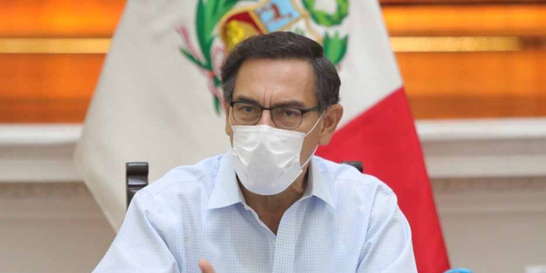Martín Vizcarra durante una reunión con su gabinete.