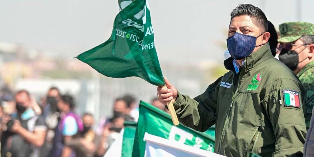 Ricardo Gallardo, gobernador de San Luis Potosí, en el banderazo de arranque del operativo "Semana Santa Seguro 2022"