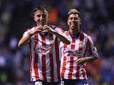 El Piojo Alvarado celebra el gol con el que Chivas empató al Puebla.