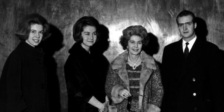 Irene de Grecia, a la izquierda