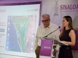 La Secretaria de Turismo local junto con el Gobernador de Sinaloa.