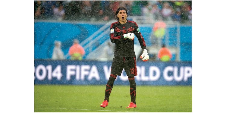 SU DEBUT.
El arquero
mexicano tuvo
su primera
aparición en
un Mundial en
Brasil 2014 ante
Camerún.