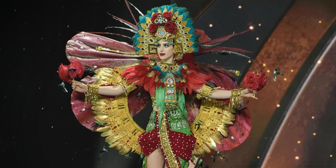 Fátima Bosch luce el espectacular traje, en la pasarela de ayer