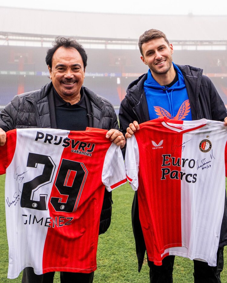 Santi Giménez es el referente mexicano en Europa en la actualidad.