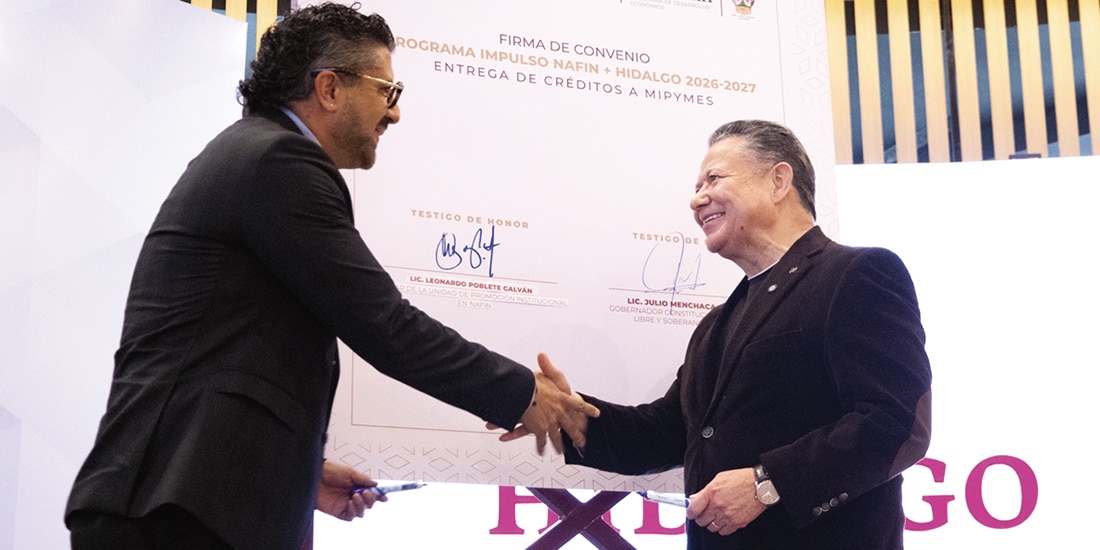 FIRMA del convenio entre Nafin y el gobernador Julio Menchaca (der.), ayer.