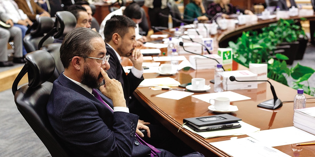 Hugo Eric Flores Cervantes, al participar en la sesión ordinaria del INE, ayer.